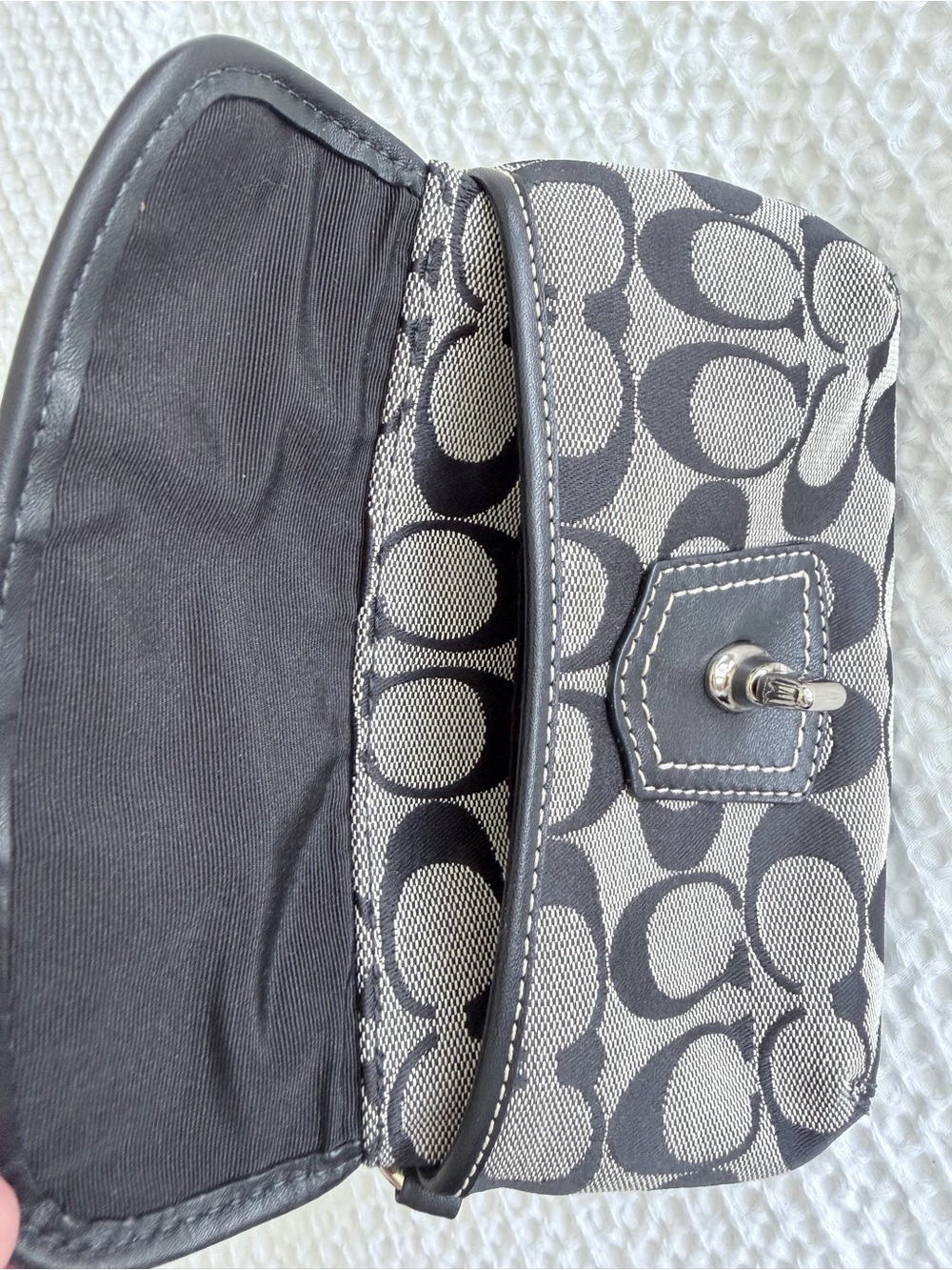 Y2K Coach Signature Canvas Turnlock Wristlet in Grey & Black - Picture 3 of 7